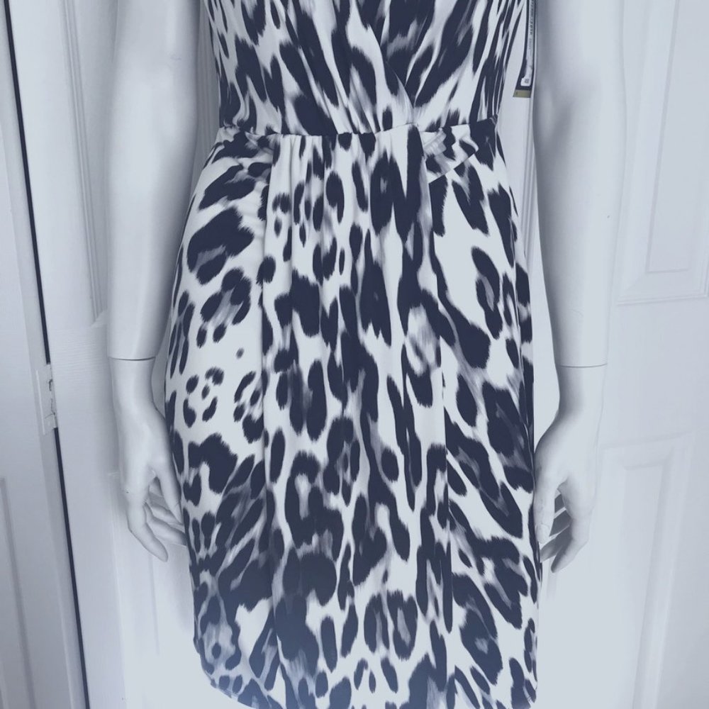Animal Print Low V-Neckline Dress Size Small New - Picture 8 of 10